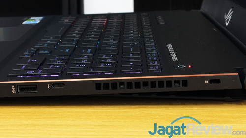 Review ASUS ROG Zephyrus-M (GM501S): Zephyrus Murah yang Kencang 9 ASUS ROG GM501S Connectors Right