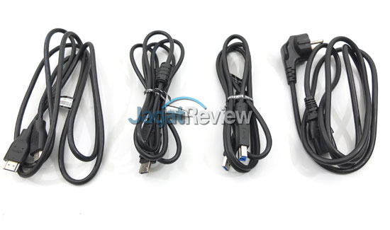 Hands-On Review Monitor: Samsung CHG90 3 Cable2