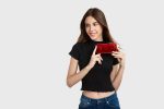 Proud To Be Young, Realme Siap Menjadi Brand Smartphone Pilihan Anak Muda Indonesia 20 Female model with Diamond Red