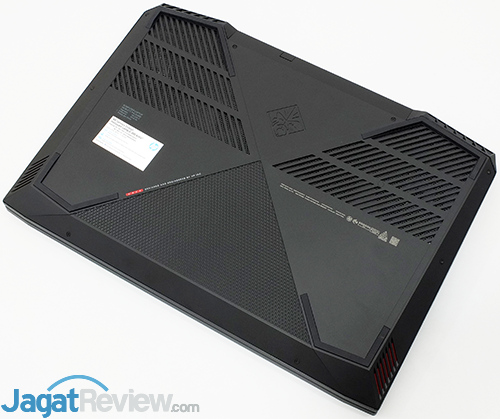 Review Laptop Gaming: Omen by HP 15-dc0037TX 18 HP Omen 15 dc0036tx Bottom Side
