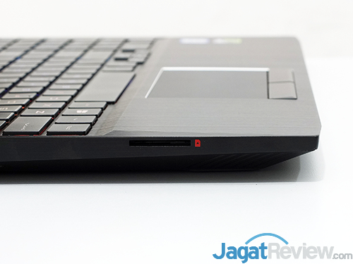 HP Omen 15 dc0036tx Connectors Left 02