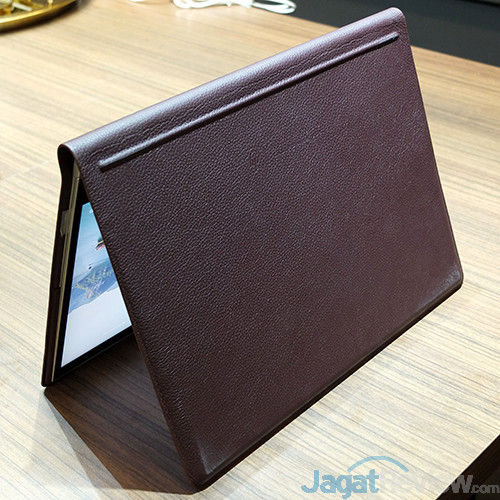 HP Home Planet 2018 – Mengintip Laptop/PC Unik dengan Bodi Kulit Asli 5 HHP2018 HP Spectre Folio 13 05