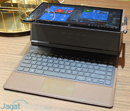 HP Home Planet 2018 – Mengintip Laptop/PC Unik dengan Bodi Kulit Asli 7 HHP2018 HP Spectre Folio 13 07