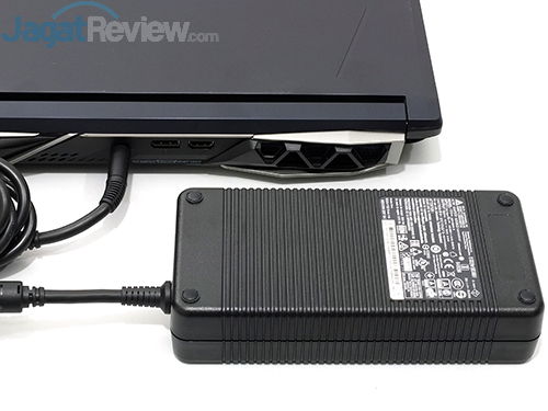 Review Notebook Gaming AMD Ryzen: Acer Predator Helios 500 (PH517-61) 34 Acer Predator Helios 500 AMD Power Brick