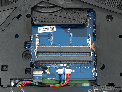 Review Notebook Gaming AMD Ryzen: Acer Predator Helios 500 (PH517-61) 26 Acer Predator Helios 500 AMD SO DIMM Slots