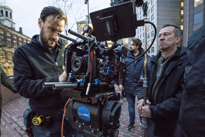 Film Hollywood ini Jadi yang Pertama Disyuting Murni dengan Kamera Mirrorless Full Frame 23 cadaver 700x467 c