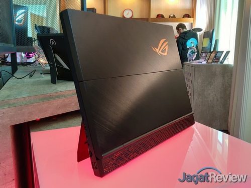 ASUS di CES 2019: PC  ASUS 12