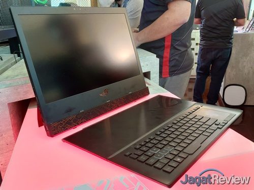 ASUS di CES 2019: PC  ASUS 13