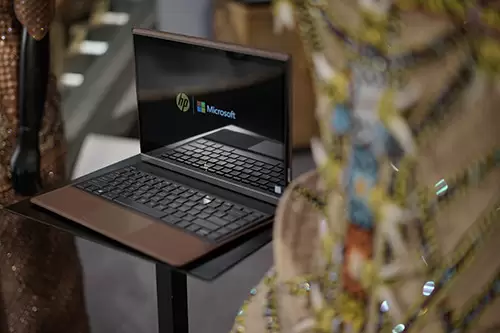 Laptop HP Spectre Folio Hadir di Indonesia - Tawarkan Bodi Kulit Asli dan Garansi Ganti Unit Baru 4 HP Spectre Folio Launch 04