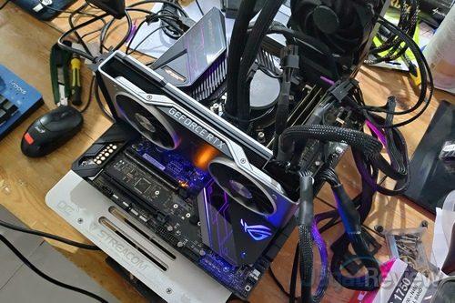 Hands-On Review ASUS ROG Maximus XI Extreme 2 ASUS ROG Maximus XI Extreme 40