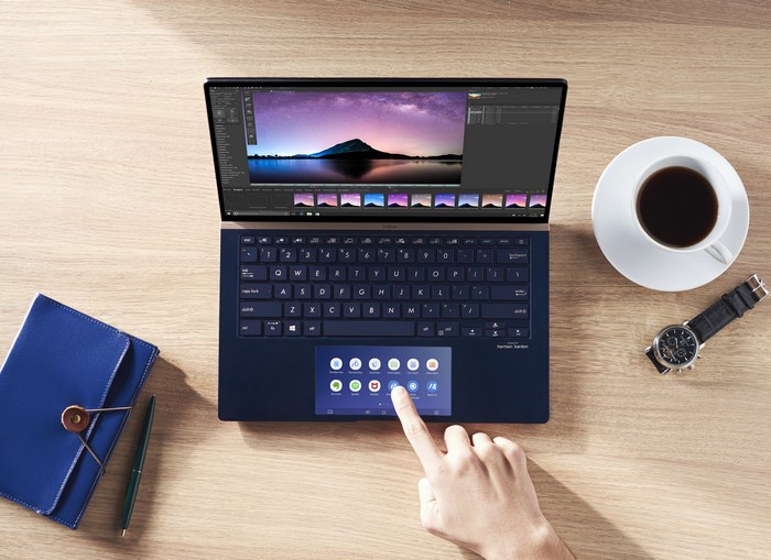 ZenBook 13, 14, 15, dan VivoBook S14, S15, Gunakan ScreenPad 2.0 47 ZenBook Series UX334 UX434 UX534 ScreenPad™ 2.0 ScreenXpert software enhances productivity
