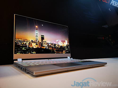 Computex 2019: Hands-On Laptop Gigabyte Aero 15 OLED 2 Gigabyte Aero 15 OLED 01
