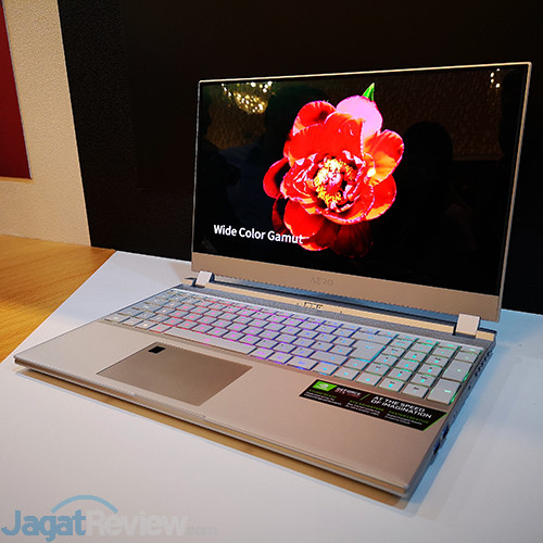 Computex 2019: Hands-On Laptop Gigabyte Aero 15 OLED 2 Gigabyte Aero 15 OLED 02