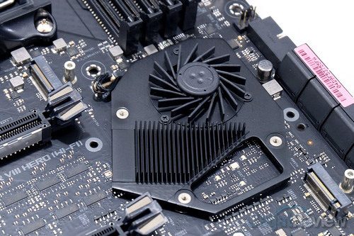 Hands-On Motherboard ASUS Crosshair VIII Hero (Wi-Fi) 3 ASUS ROG Crosshair VIII Hero WiFi 34