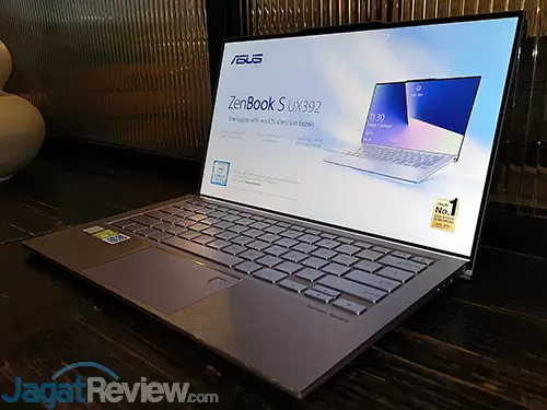 ASUS Segera Masukkan UX392 & UX362 ke Keluarga Laptop ZenBook di Indonesia 17 ASUS ZenBook S13 UX392 Sneakpeek 01 V2