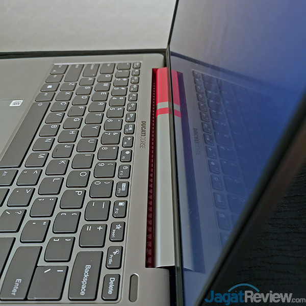 Lenovo Ducati 5: Laptop Cantik yang Sporty 3 Lenovo Ducati 5 01