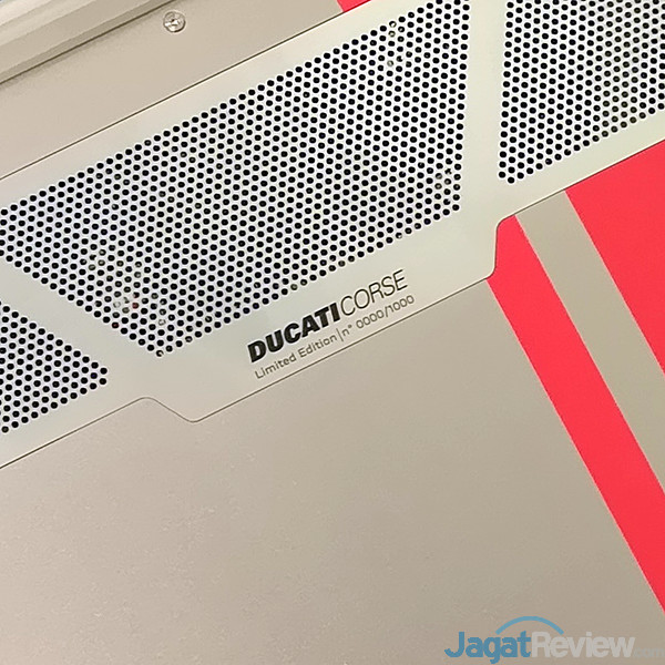 Lenovo Ducati 5: Laptop Cantik yang Sporty 7 Lenovo Ducati 5 02