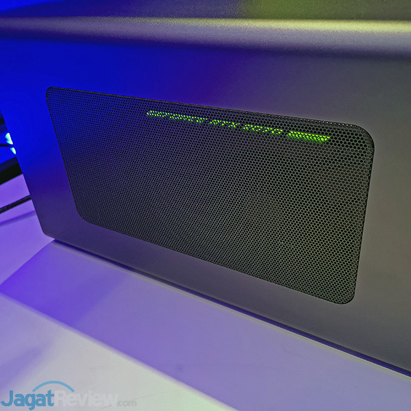 Legion BoostStation: eGPU Pertama Lenovo Untuk Dongkrak Performa Grafis Laptop 3 Lenovo Legion BoostStation 03