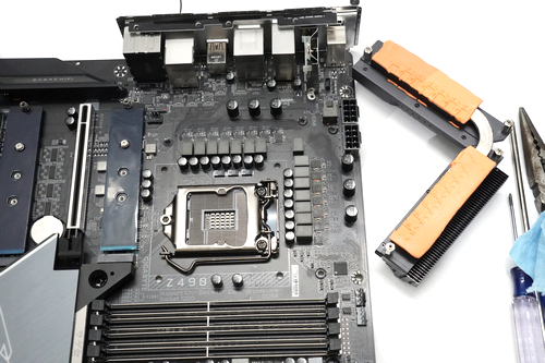 Preview & Teardown Motherboard Intel Z490: Gigabyte Z490 AORUS MASTER 17 Z490 AORUS MASTER DSC06131s