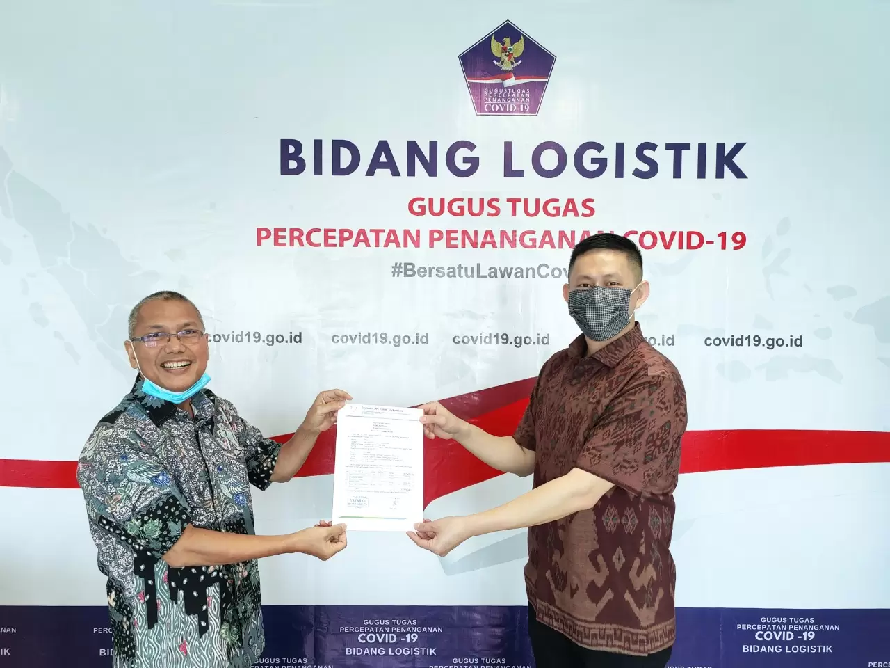Direct Release: Bersama Jet Care Indonesia, OPPO Kembali Serahkan Donasi Ribuan APD Melalui BNPB 35 OPPO Indonesia 3