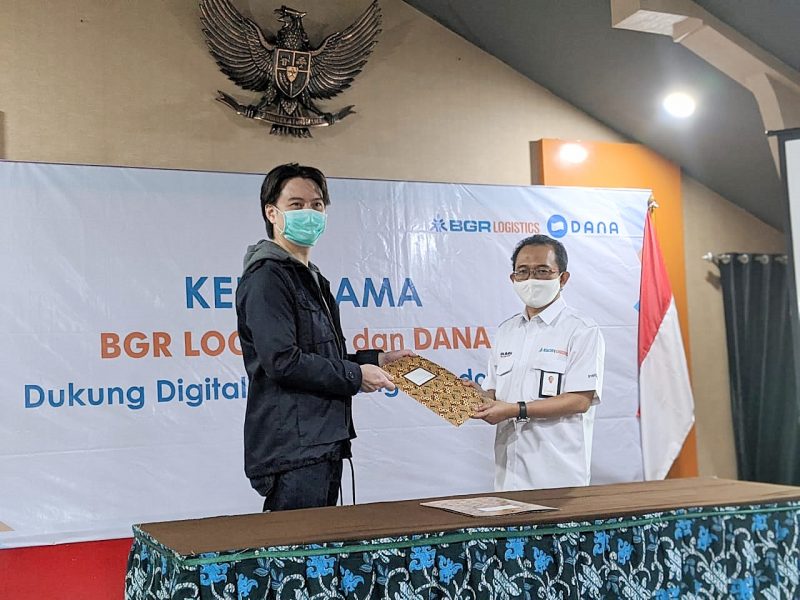 Direct Release: BGR Logistics Gandeng DANA untuk Digitalisasi Warung Sebagai Percepatan Pemulihan Ekonomi Akibat Pandemi 16 Vincent Iswara CEO dan Co Founder DANA dan M Kuncoro Wibowo Direktur Utama BGR Logistics e1594030687613