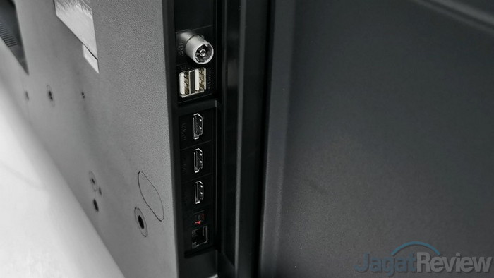Review Cooca S6G Pro: Smart TV 4K Android 10 55 konektor belakang kanan.mp4 snapshot 00.23