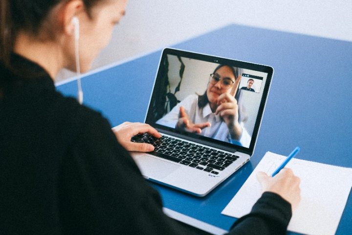 Review Webcam Ausdom: Autofokus & FHD, Harga Terjangkau 1 pexels anna shvets 4226256