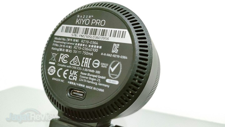 Review Razer Kiyo Pro: Praktis, Gambar Jernih! 7 4. Razer Kiyo Pro