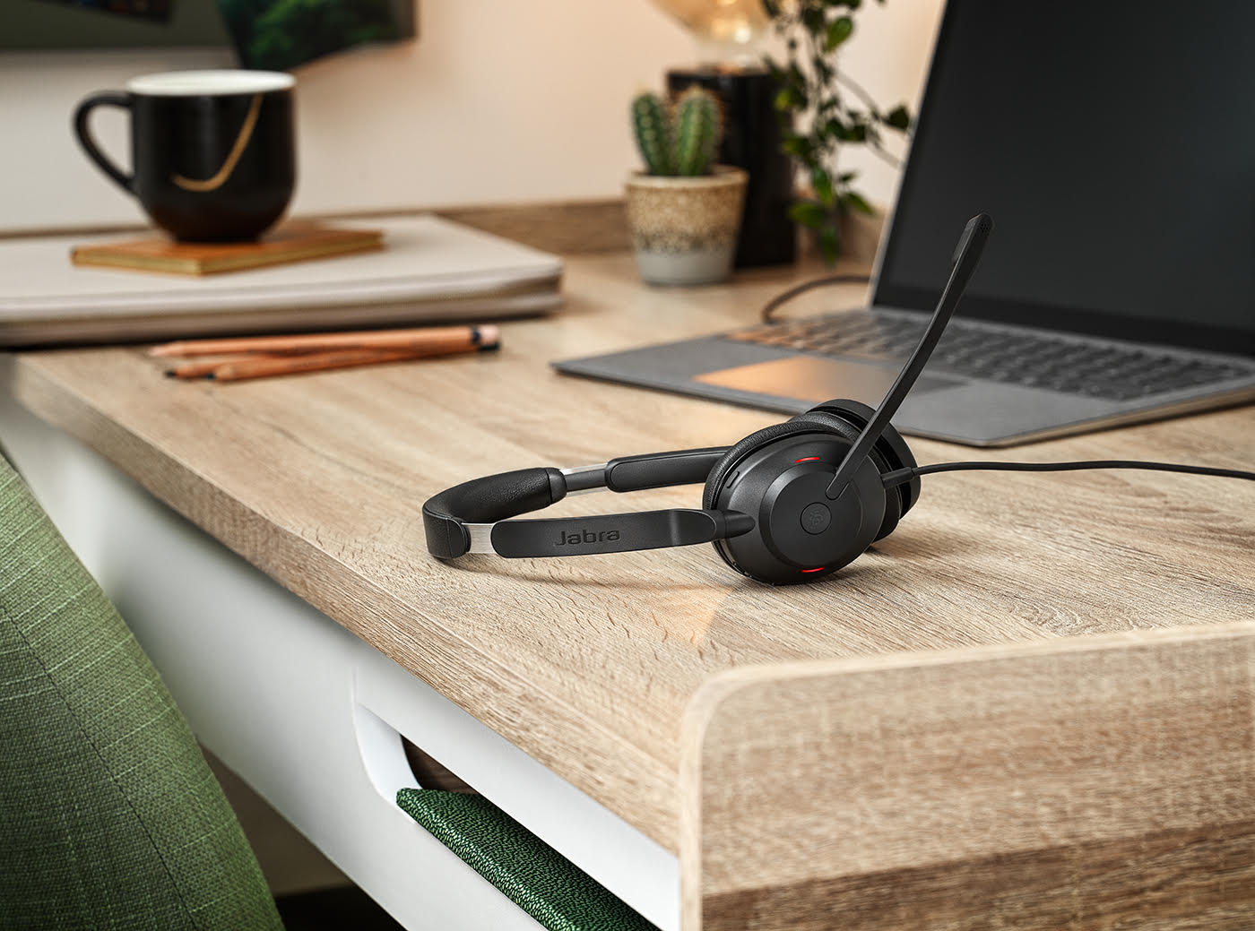 Direct Release: Jabra Luncurkan Evolve2 30, Varian Headset Bersertifikasi UC Yang Lebih Ringan dengan Performa Audio Optimal 17 Jabra Evolve2 30