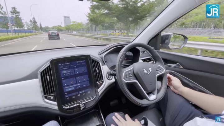 Mencoba Teknologi Wuling ALMAZ RS: Intelligent Digital Car 2 Review Wuling ALMAZ RS PRO (1)