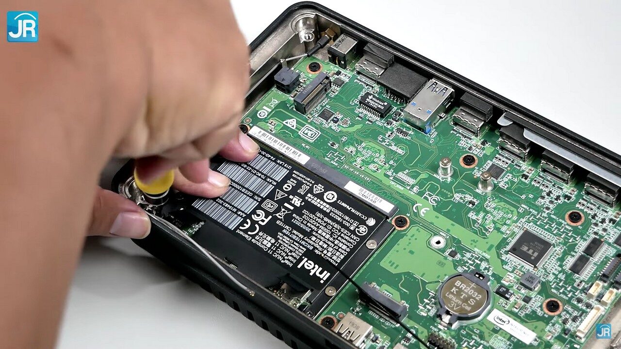 Review Intel NUC Element: Laptop dan PC Desktop Bisa Tukaran Prosesor? 3 Review Intel NUC Element 43