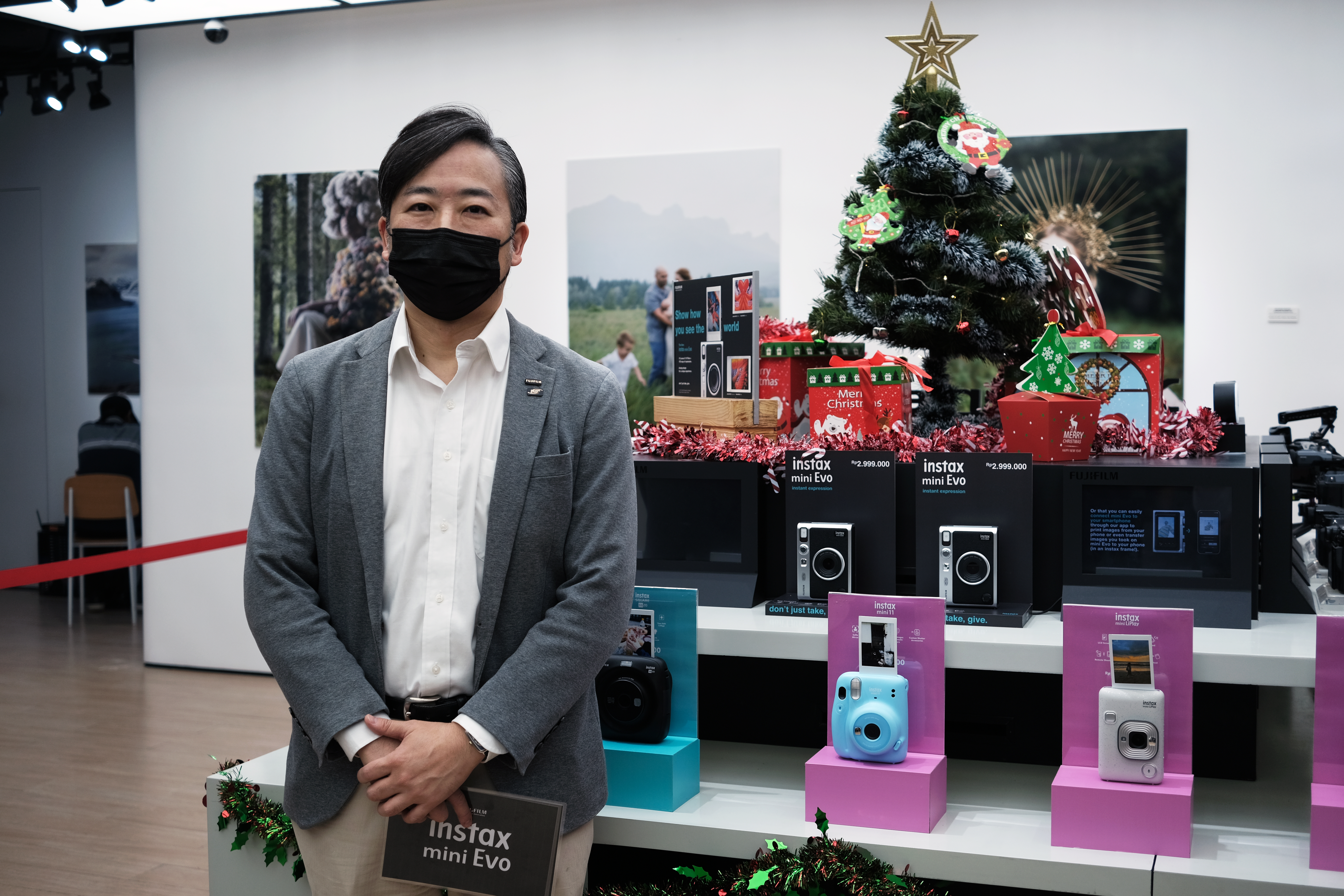 Fujifilm Luncurkan Kamera Hybrid Instax Mini Evo 25 Masato Yamamoto – Presiden Direktur PT FUJIFILM Indonesia