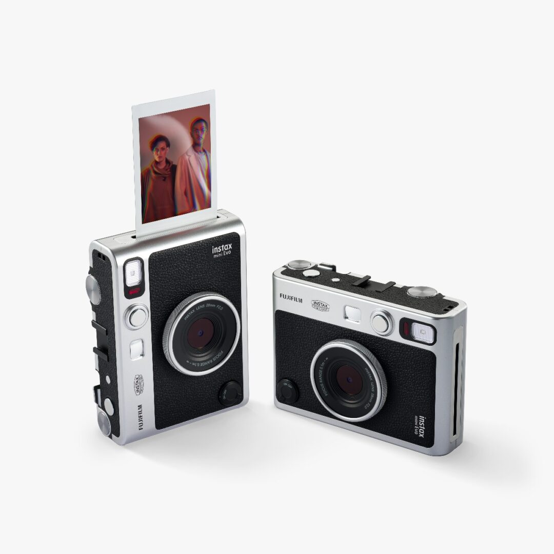 Fujifilm Luncurkan Kamera Hybrid Instax Mini Evo 2 Melalui Instax Mini Evo pengguna dapat mengambil gambar sekaligus menikmati cetakan foto di tempat dengan format foto seukuran kartu