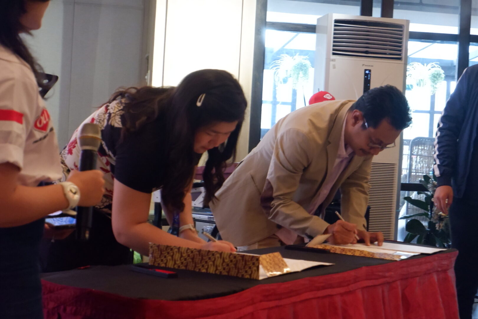 Direct Release: Transporta Berkolaborasi dengan OLI Untuk Mendorong Digitalisasi Industri Logistik di Indonesia 1 MoU Signing