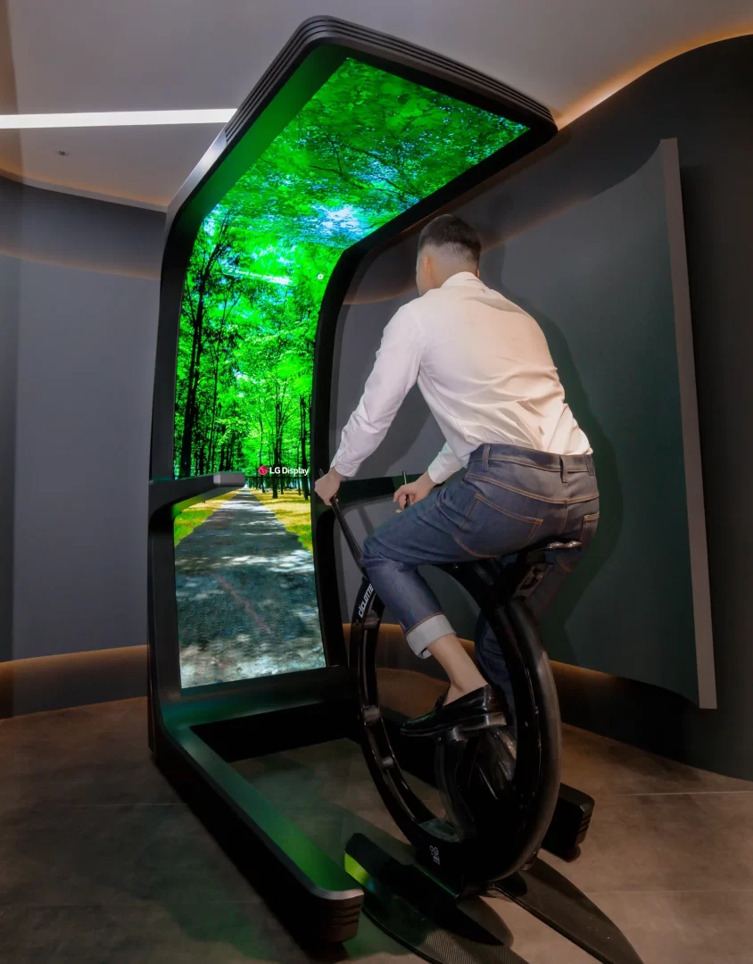 LG Kenalkan Konsep Layar OLED Fleksibel yang Unik 1 LG Virtual Bike