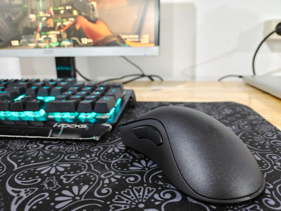 review razer deathadder v2 x hyperspeed 