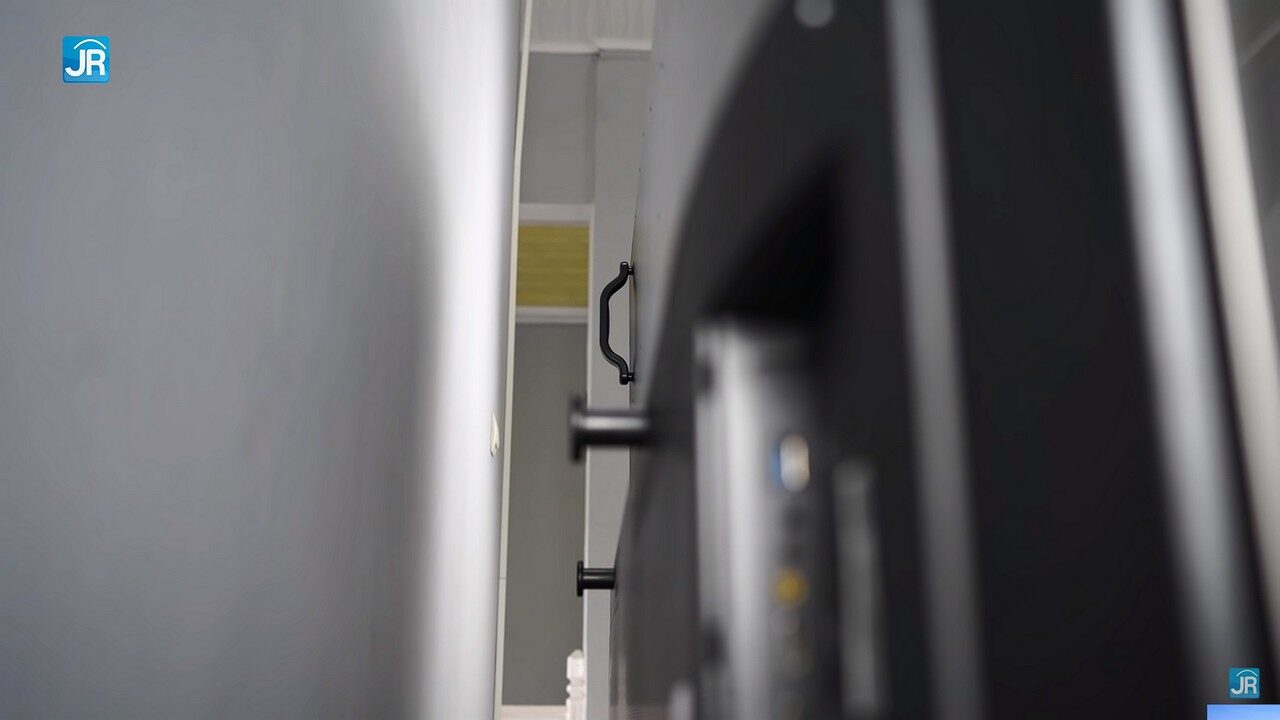 review Smart TV 4K UHD 85 inci Polytron PLD 85UV5903 17