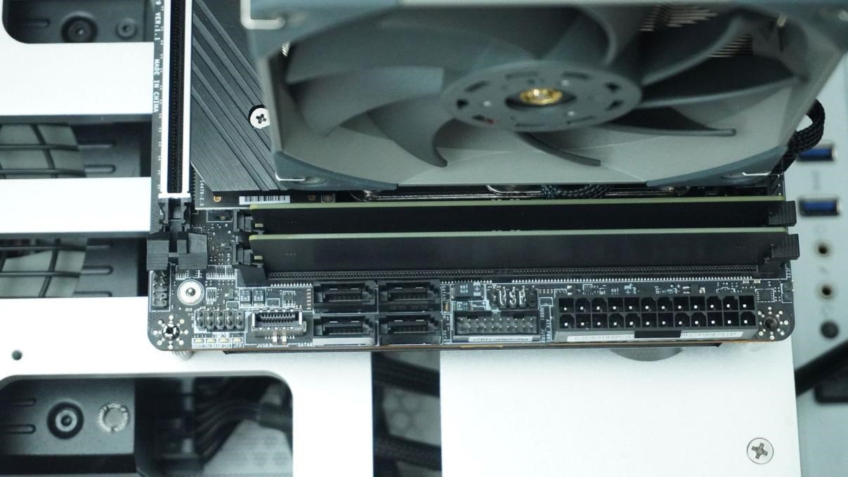 Optimalisasi RAM DDR5: Tuning Klevv DDR5-4800 ke DDR5-6400 1 RAM Klevv Standard DDR5 -4800CL40 2x16GB