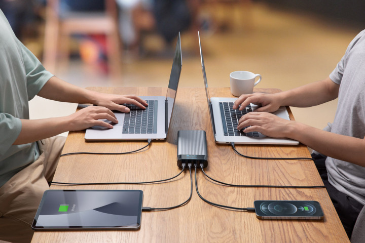 HyperJuice 245W USB C Battery Pack1