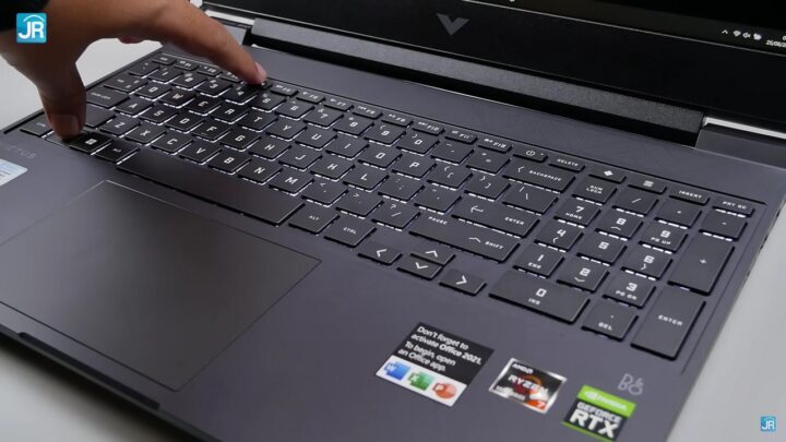 Review HP Victus 15 fb0012AX 35