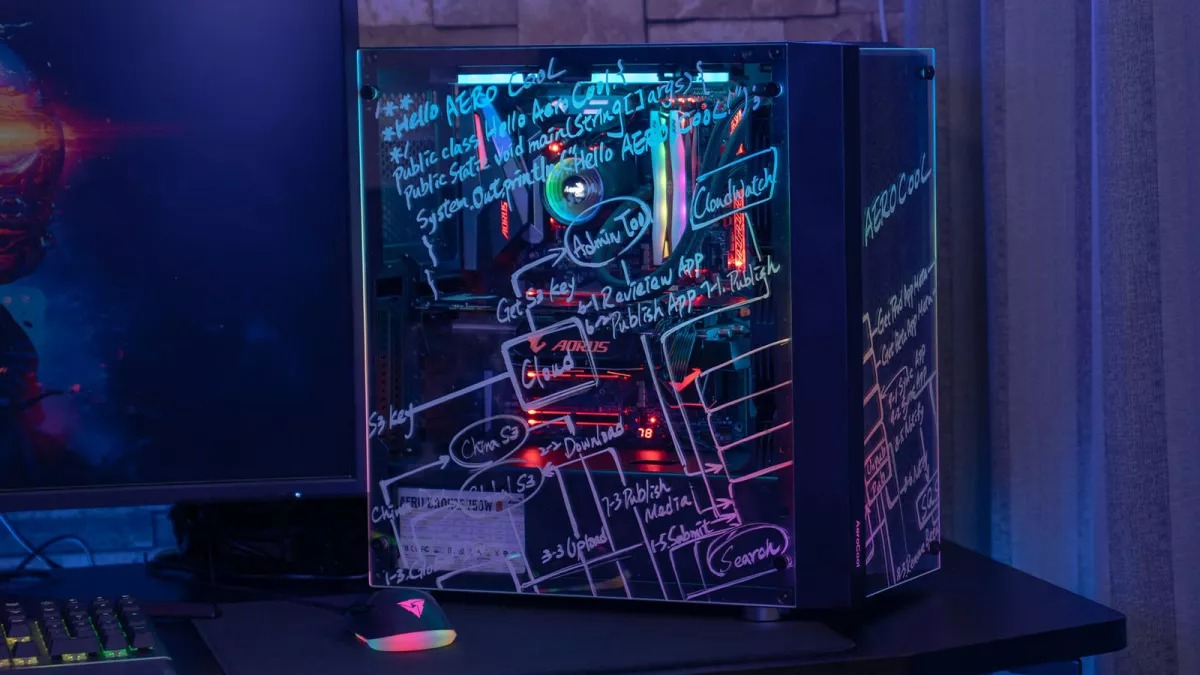 AeroCool Hadirkan Skribble Case, Panelnya Bisa Digambar! 2 aerocool skribble case 2