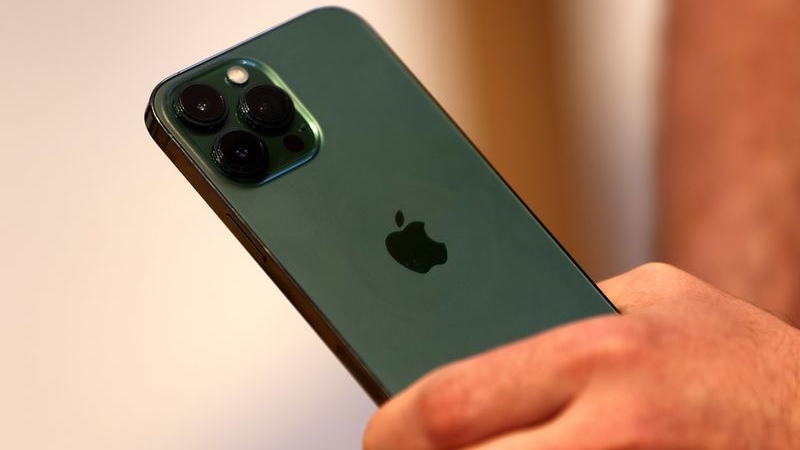 Pejabat Pemerintah Tiongkok Dilarang Pakai iPhone? 1 apple iphone