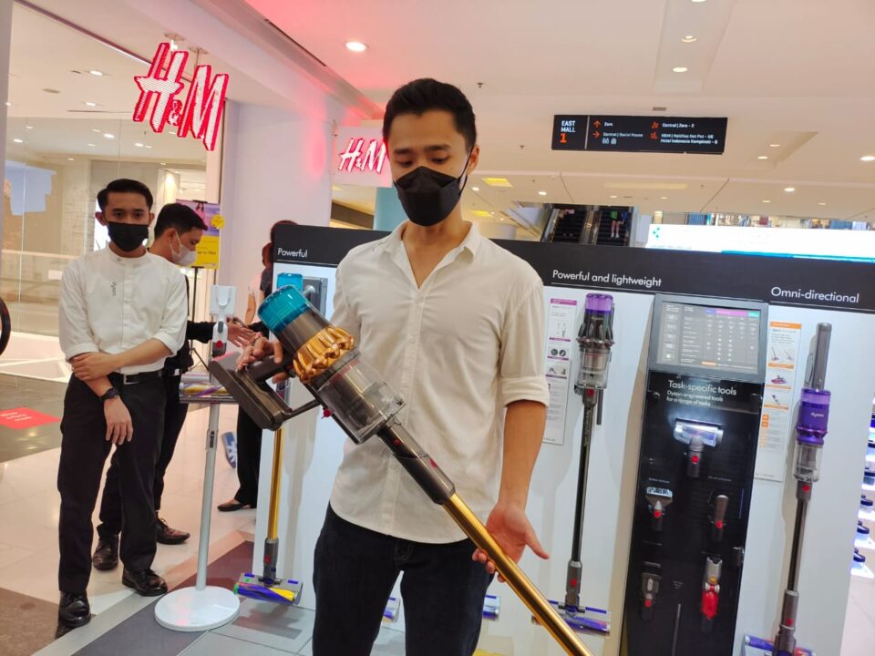 Dyson Luncurkan Vacuum Cleaner Dyson V15, Mesin Lebih Kuat, Sistem Penyaring Lebih Canggih 1 Dyson V15