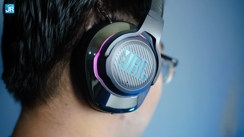 Review Headset Gaming Serba Bisa: JBL Quantum 810 + Quantum Stream 134 JBL Quantum 810 Quantum Stream 24