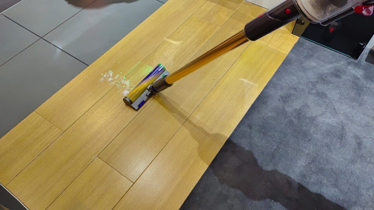 Dyson Luncurkan Vacuum Cleaner Dyson V15, Mesin Lebih Kuat, Sistem Penyaring Lebih Canggih 3 dyson v15 vacuum head