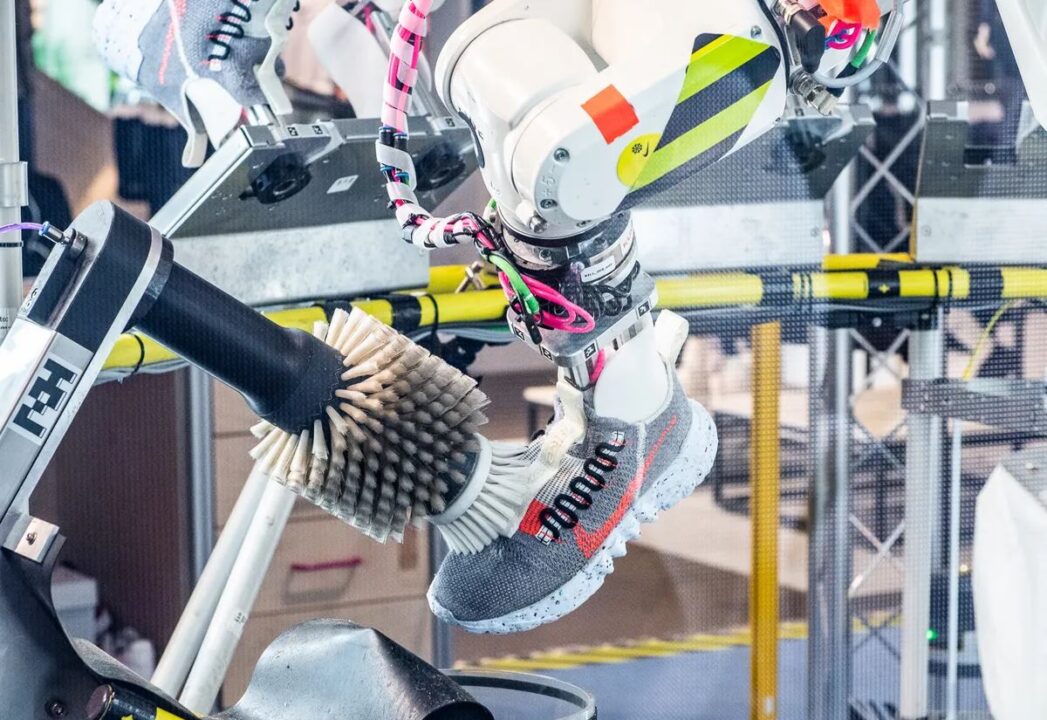 Canggih, Nyuci Sepatu Kini Bisa Pakai Robot 2 nike 2