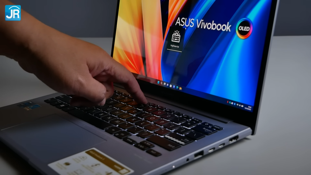 Review ASUS Vivobook S 14 OLED K3402: Laptop EVO Murah, Kencang, dan RAM Upgradeable 21 ASUS Vivobook S 14 OLED K3402 24