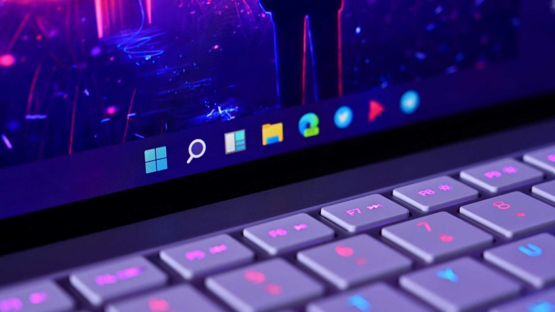 Windows 11 Bakal Punya Fitur Speed Test Internet Bawaan di Taskbar! 1 taskbar windows 11