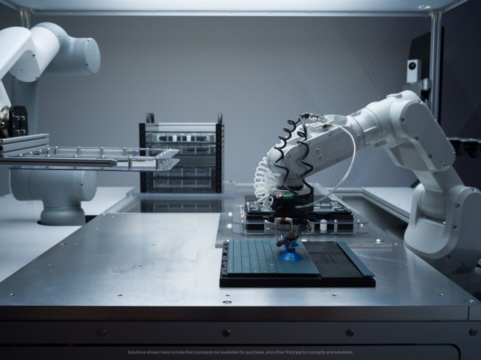 Concept Luna keyboard in microfactory