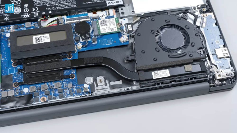 Review Lenovo IdeaPad Slim 3i 14ITL6: Laptop 6 Jutaan Murah, Berkelas, dan Mudah di-Upgrade 23 Lenovo IdeaPad Slim 3i 14ITL6 25